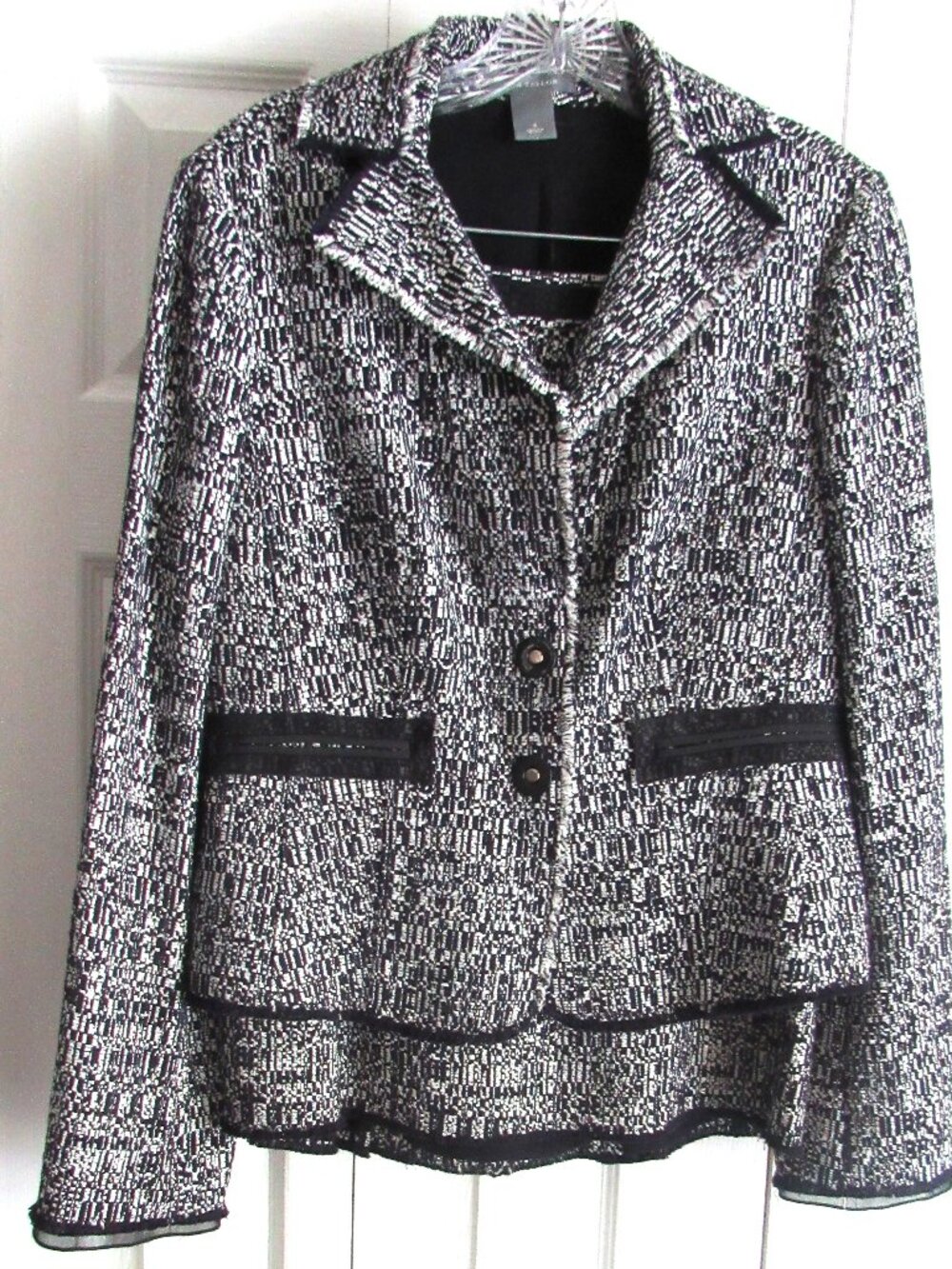 ANNE TAYLOR BLACK AND WHITE TWEED-LOOK SKIRT SUIT SZ 6